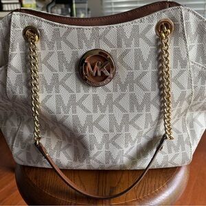 Michael Kors JetSet Large Signature Logo Pattern Shoulder Bag Vanilla 35F5GTVT3B